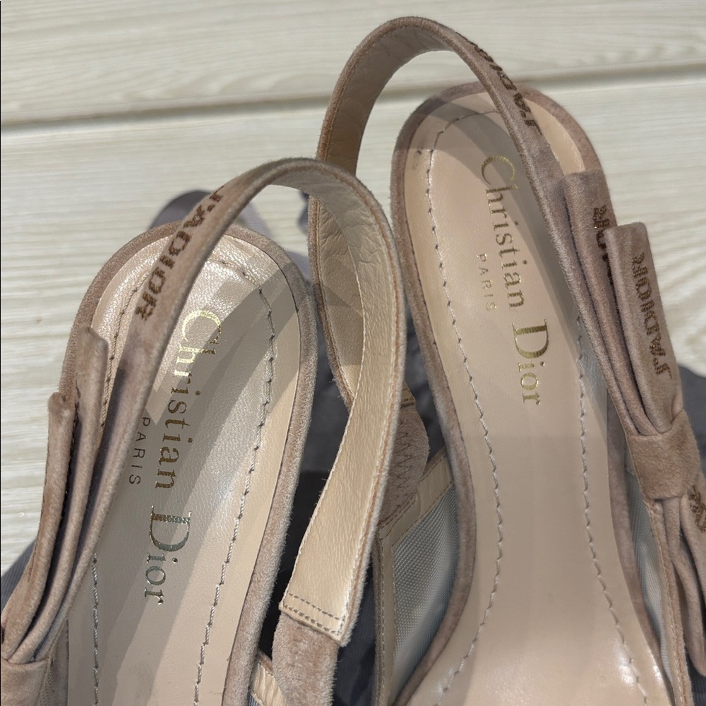 Authentic Christian Dior J'Adior Slingback Pump Heels
Nude and Gold
38.5 - Picture 2 of 12